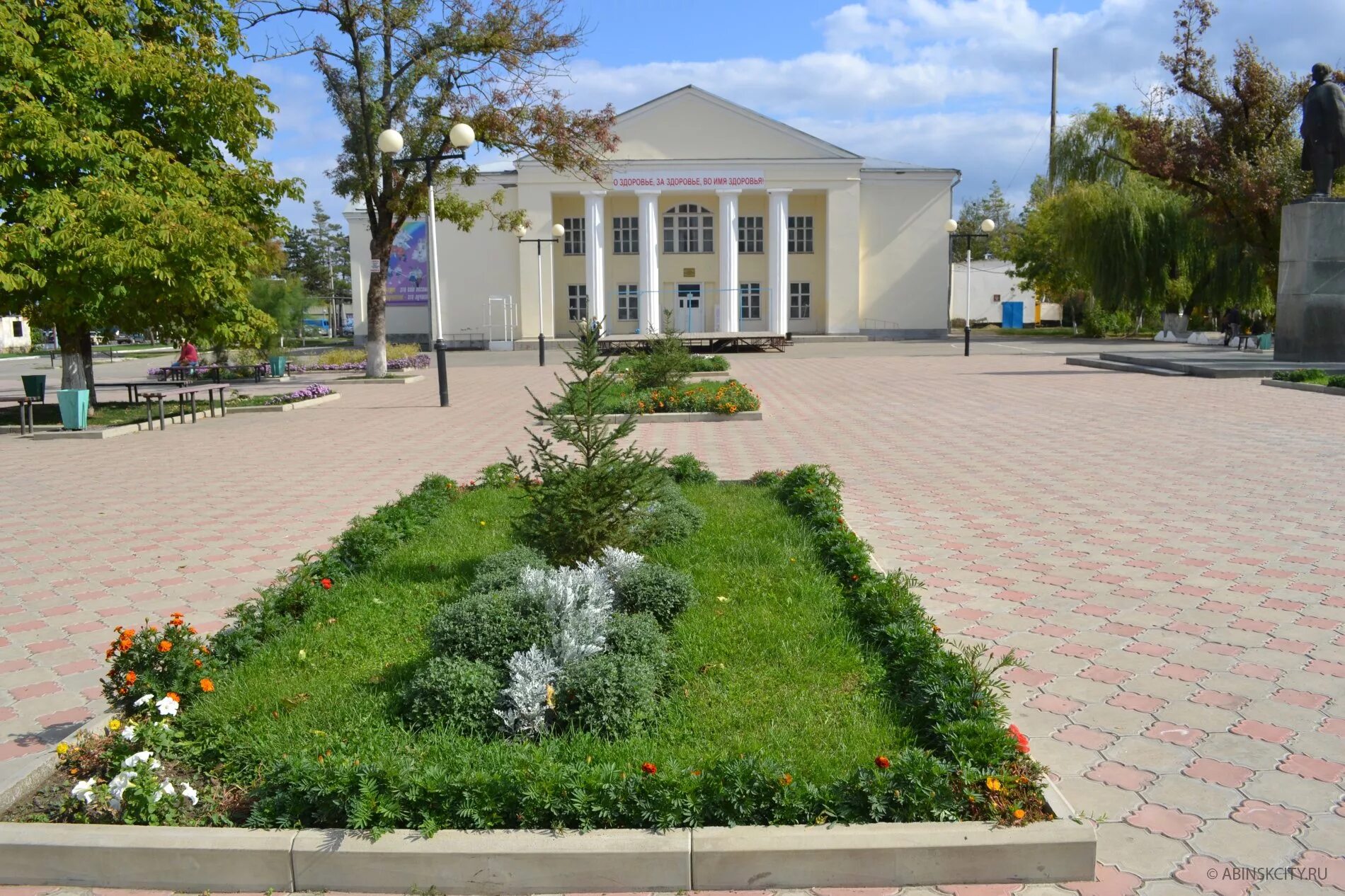 Станица абинская. Абинск Краснодарский край. Абинск площадь города. Станица Абинская Краснодарский край. Краснодарский край Абинск Абинск.