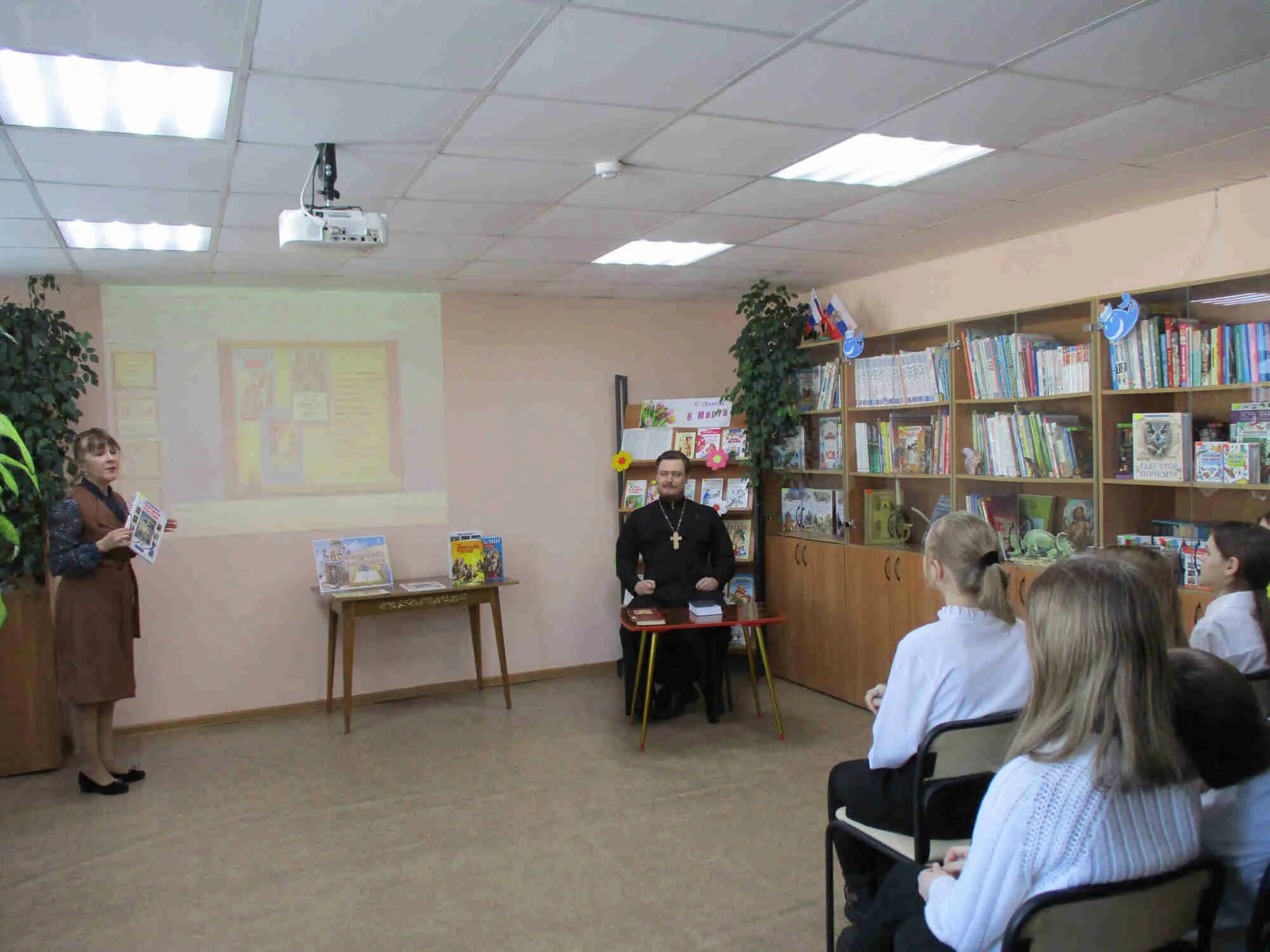 Подслушано в первомайске нижегородской области в контакте. МАОУ Первомайская СШ Нижегородская область. Книжный мир. Подслушано в Первомайске Нижегородской области. Область культуры библиотека.