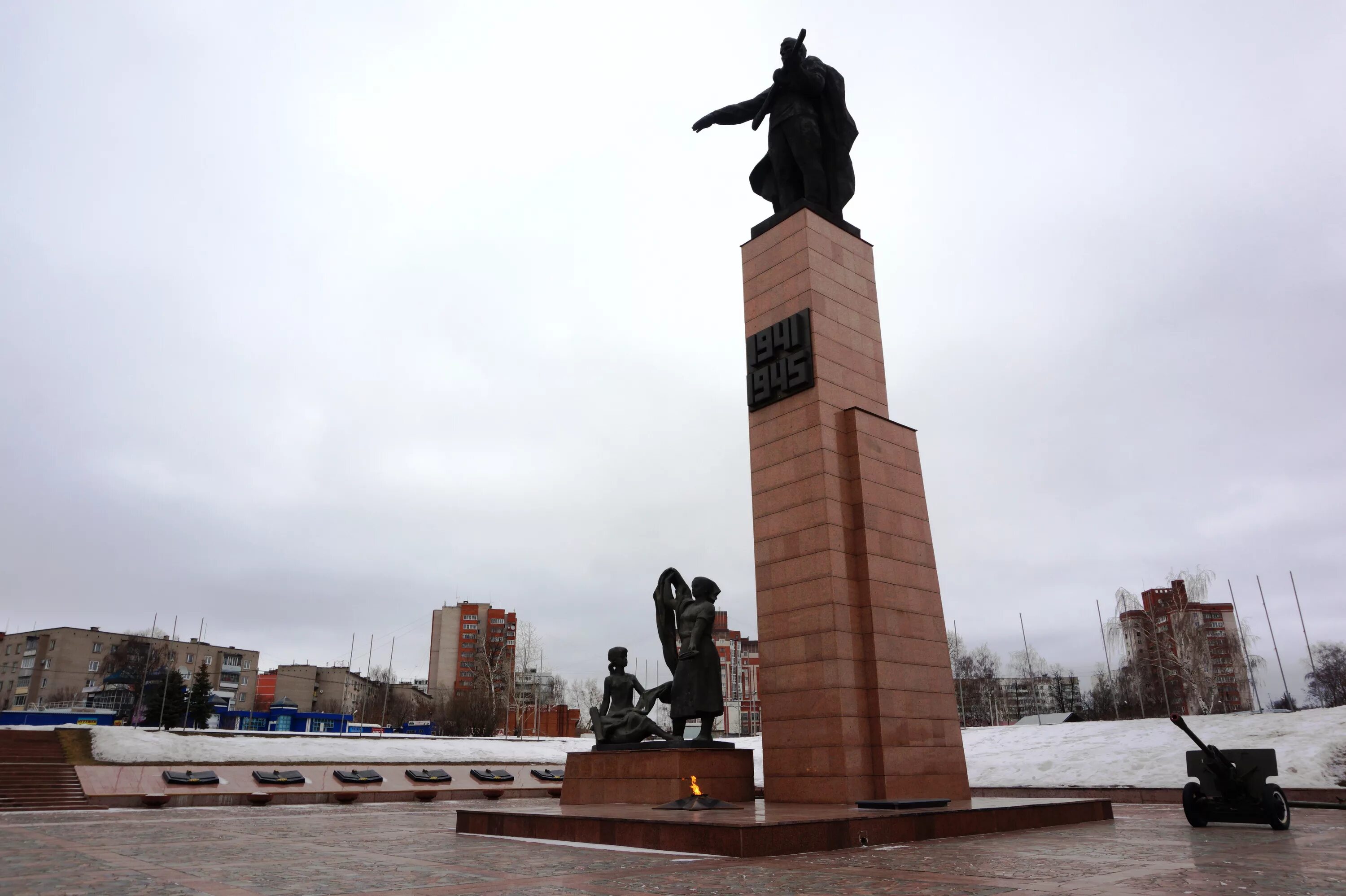 Город герой доблести. Мемориал героям фронта и тыла в Иваново. Города трудовой доблести Иваново мемориал. Памятники города Иваново героям фронта и тыла. Памятник фронту и тылу в Иваново.