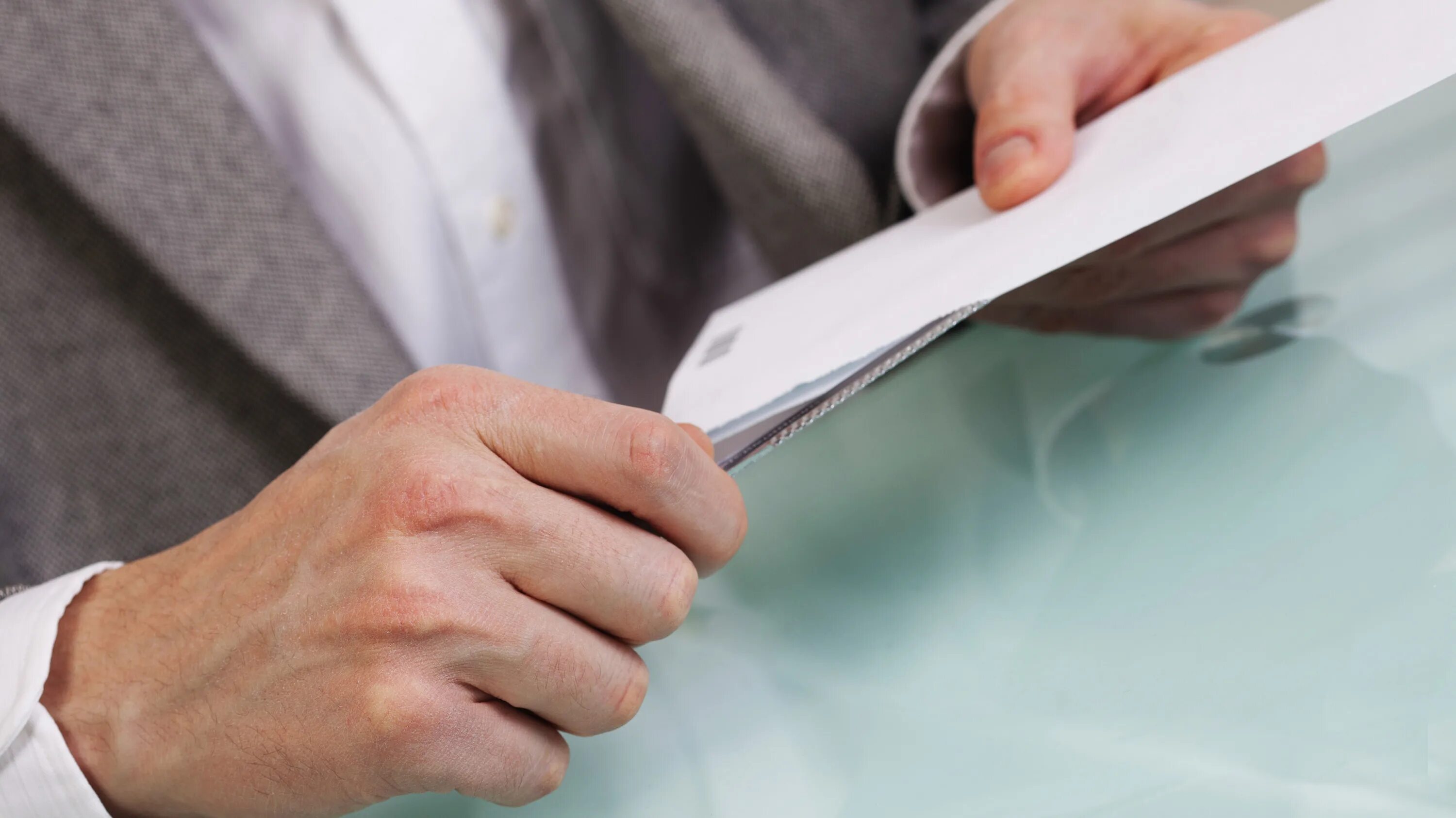 Вскрытие письма. Открытое письмо. Признаки взрывного устройства в письме. Вскрытие писем. Ножик для писем.