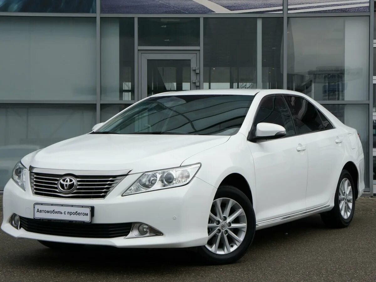 Лучший кузов камри. Toyota Camry 50 2013. Toyota Camry белая. Тойота Камри 7 белая. Тойота Камри белая 2013-2014.