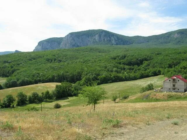 Самохвалово бахчисарайский. Село Соколиное Бахчисарайский район. Село Соколиное Бахчисарайский район Крым. Село счастливое Бахчисарайский район. Многоречье Крым озеро.