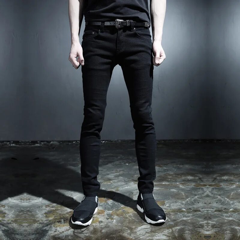 Лучшие черные джинсы. Черные джинсы. Чёрные джинсы мужские. Узкие брюки мужские. Черные брюки джинсы мужские.