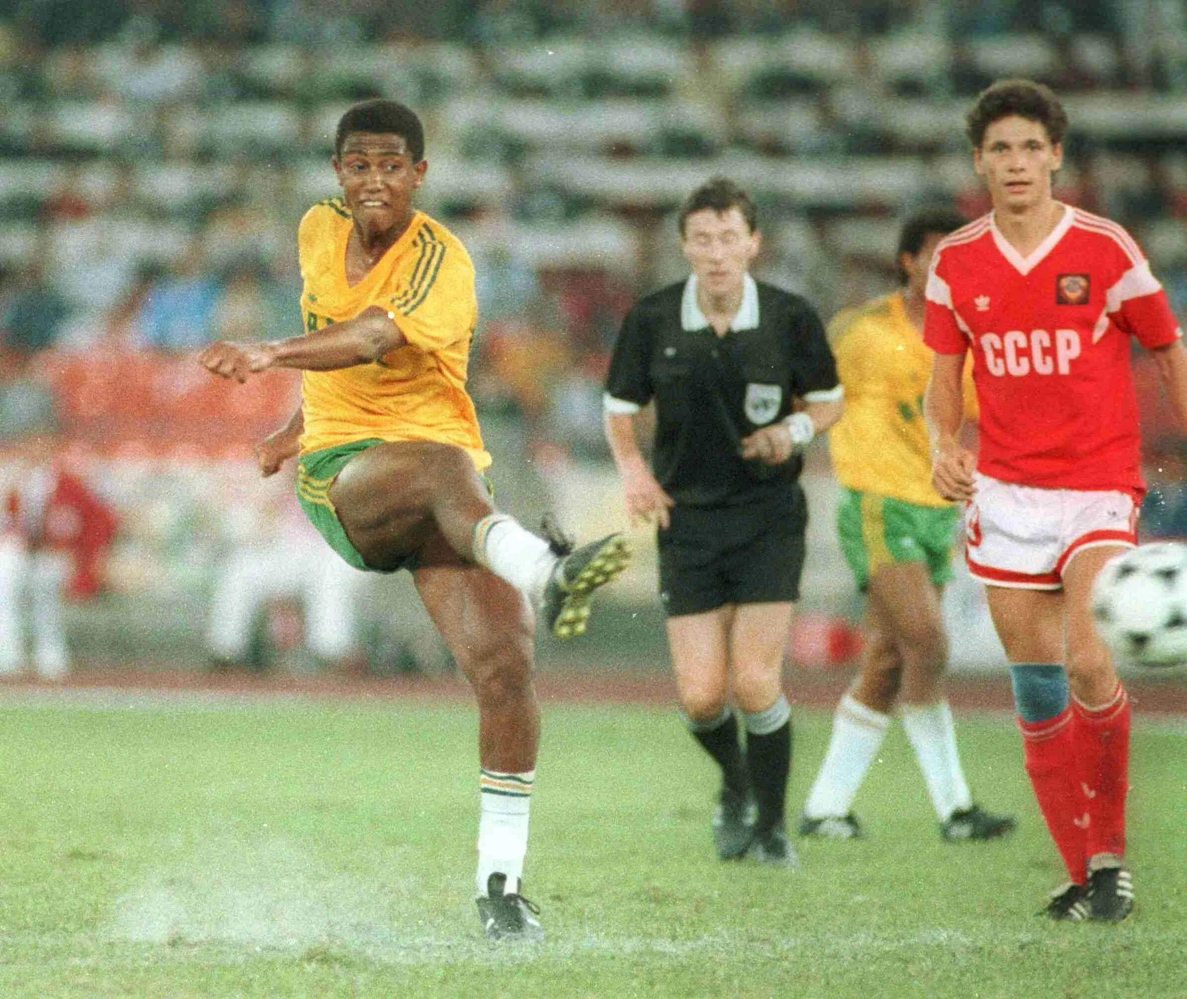 Олимпийская сборная по футболу 1988 год. Ссср бразилия 1988 финал. футбол олимпиада 1988 финал бразилия ссср. футбол ссср - бразилия 1988 сеул. ссср бразилия 1988 год в сеуле.