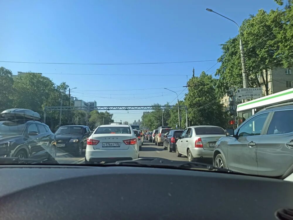Перекресток солнечной и машиностроителей. Камеры на московском проспекте воронеж. Воронеж с дрона. Камера воронеж город. Пробка на московском проспекте.