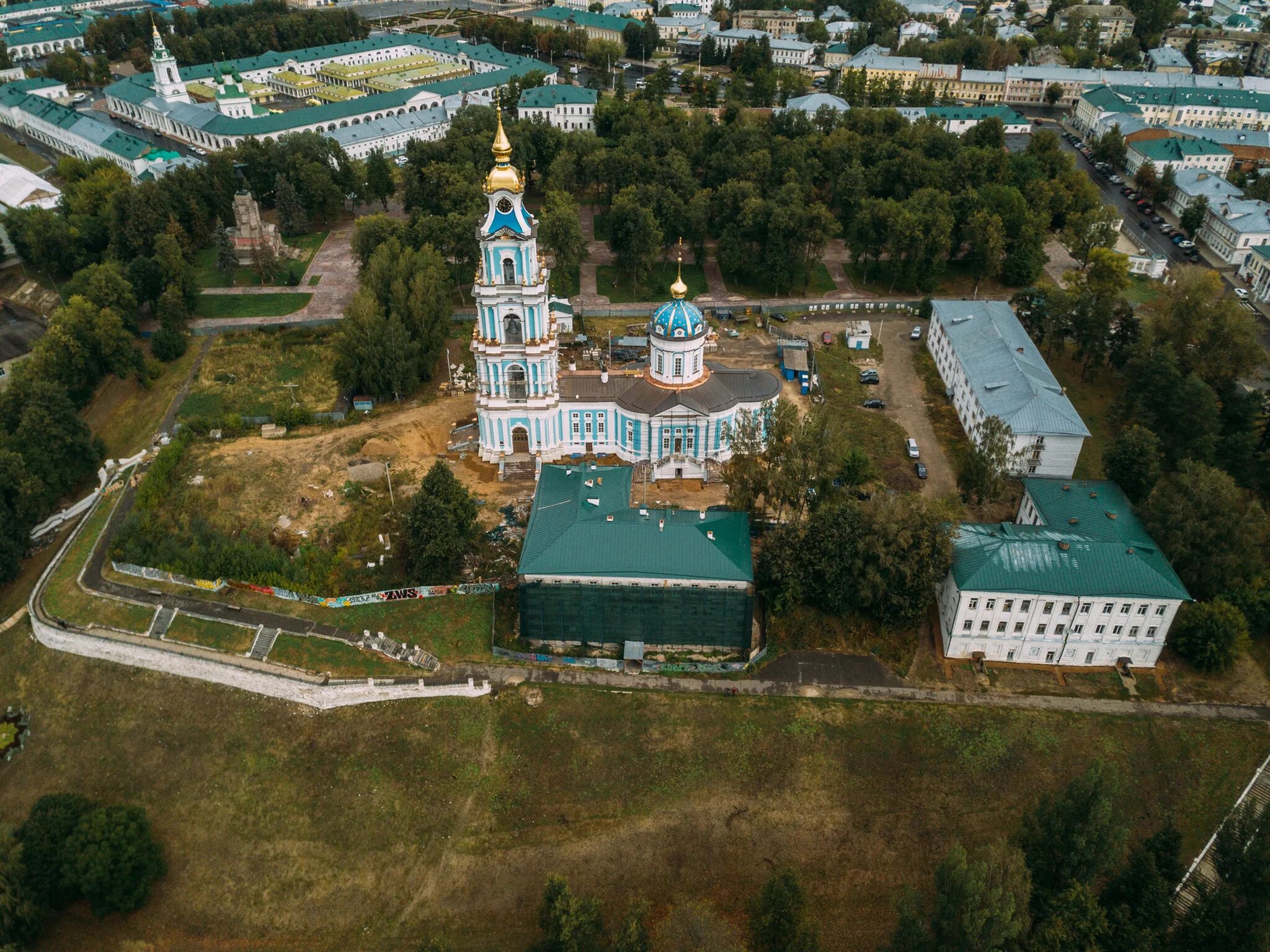 В Костромском кремле приступили к благоустройству территории у воссозданного Бог
