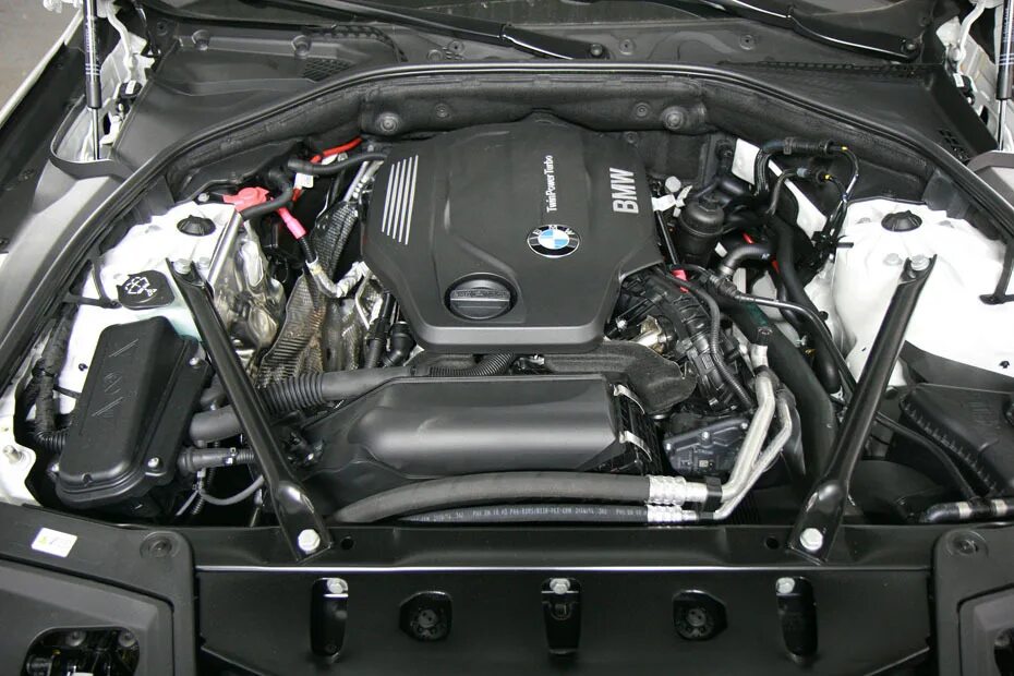 Двигатель bmw 520d. Bmw b47d20. бмв f30 мотор. мотор bmw b47d20. b47 bmw двигатель.