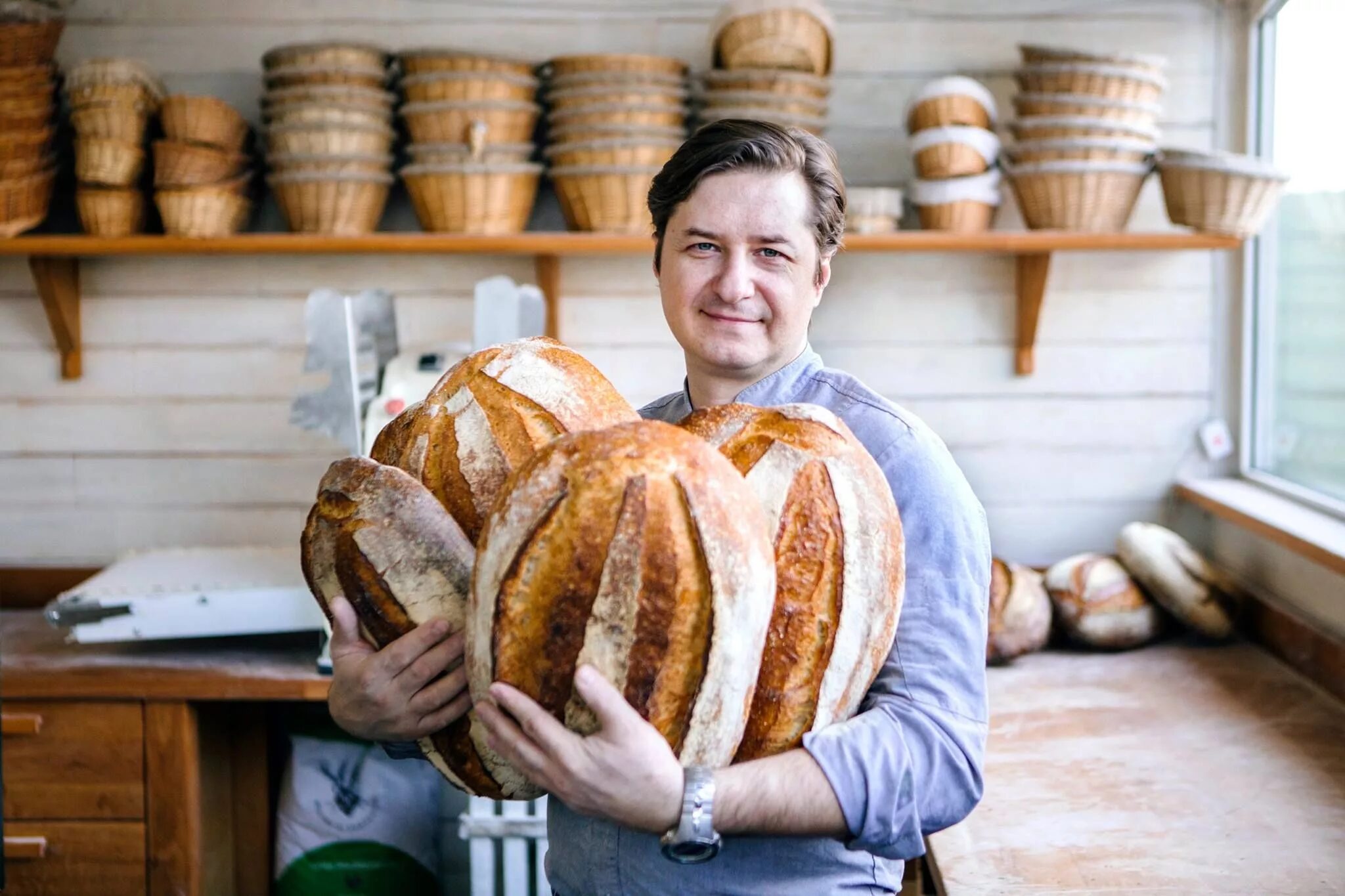 Деревня пекарня. Пекарь хлебобулочных изделий. Хлеб пекарня. Ремесленный хлеб.