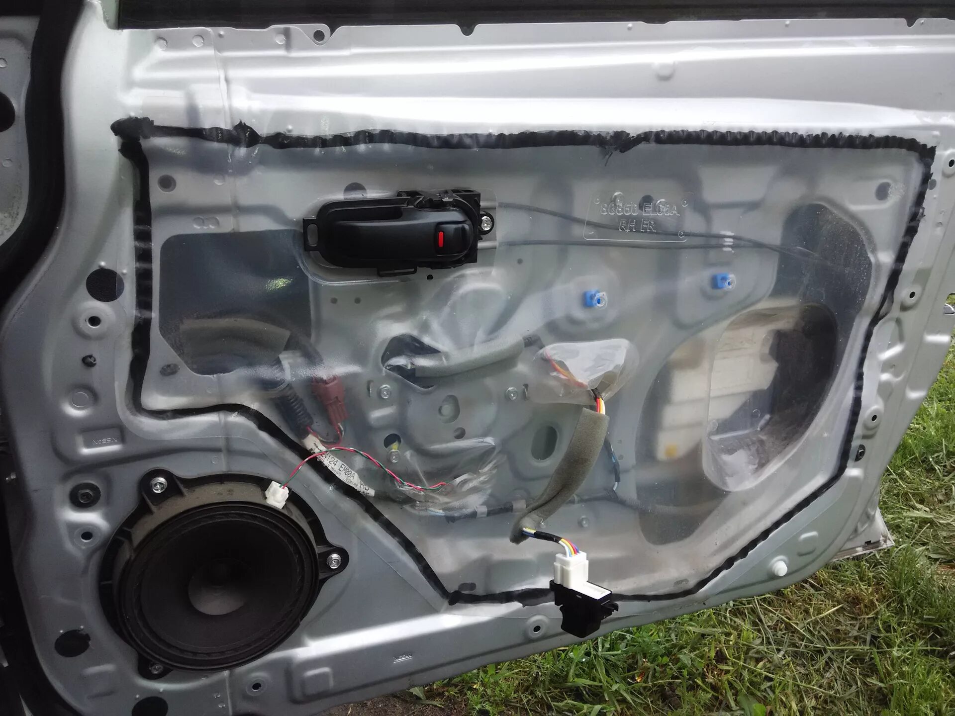 Шви дверей часть 1 . - Nissan Tiida (1G), 1,6 л, 2010 года автозвук DRIVE2