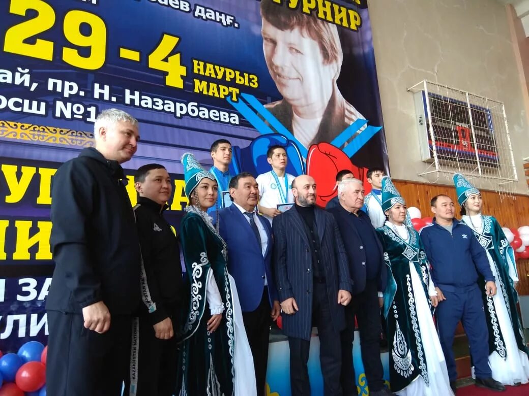 Бокс костанай. Школа мирошниченко бокс костанай. карагазиев тренер по боксу казахстана.