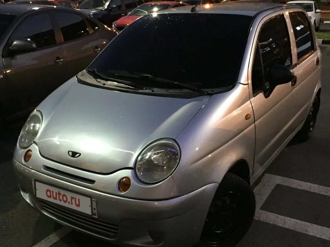 Daewoo matiz 2006. матиз машина среди машин. део матиз 2006 колонки. дэу матиз 2006 года. дэу матиз 11 года.