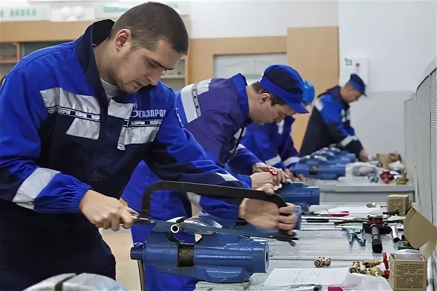 Слесарь-ремонтник на заводе. Курсы повышения квалификации слесарь. Профессиональное образование работников. Курсы повышения квалификации слесарь. Программа повышения квалификации.