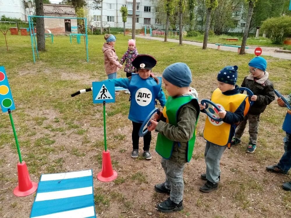 Игровые программы для детей по пдд. Дорожное движение детский сад. правилам дорожного движения в детском саду. мероприятия по пдд. изучение правил дорожного движения в детском саду.