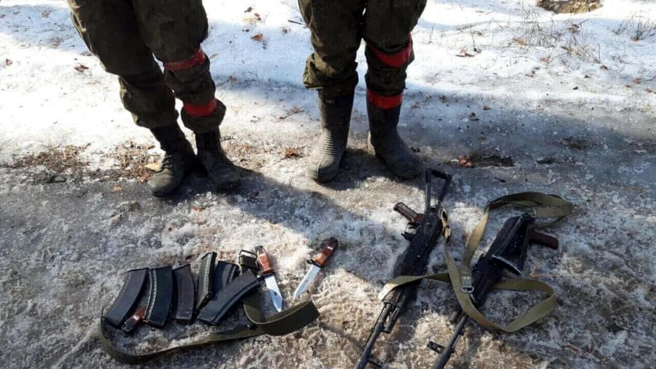 Забрал пленного. Забрал пленного. Забрал пленного. Украинские военнослужащие сдались в плен. Пленные солдаты всу украины.