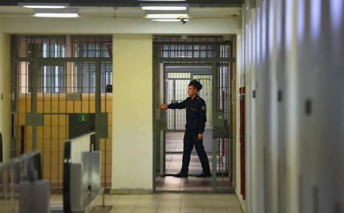 Ивс адвокаты. Ивс адвокаты. Комната свиданий в сизо 1 москва. Авершин биробиджан адвокат. Ивс ош.