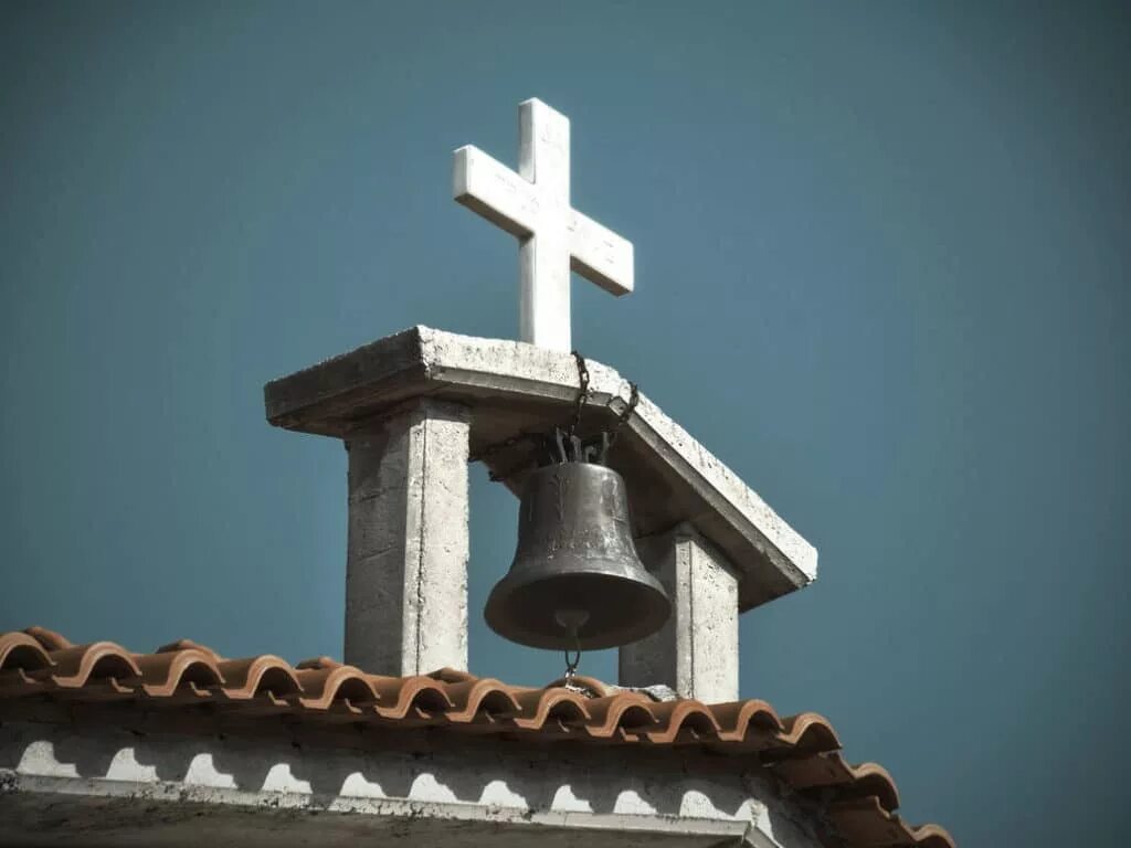Колокол во сне. Church Bell. Колокола в церкви. Католический звон. Колокольчик церковный.
