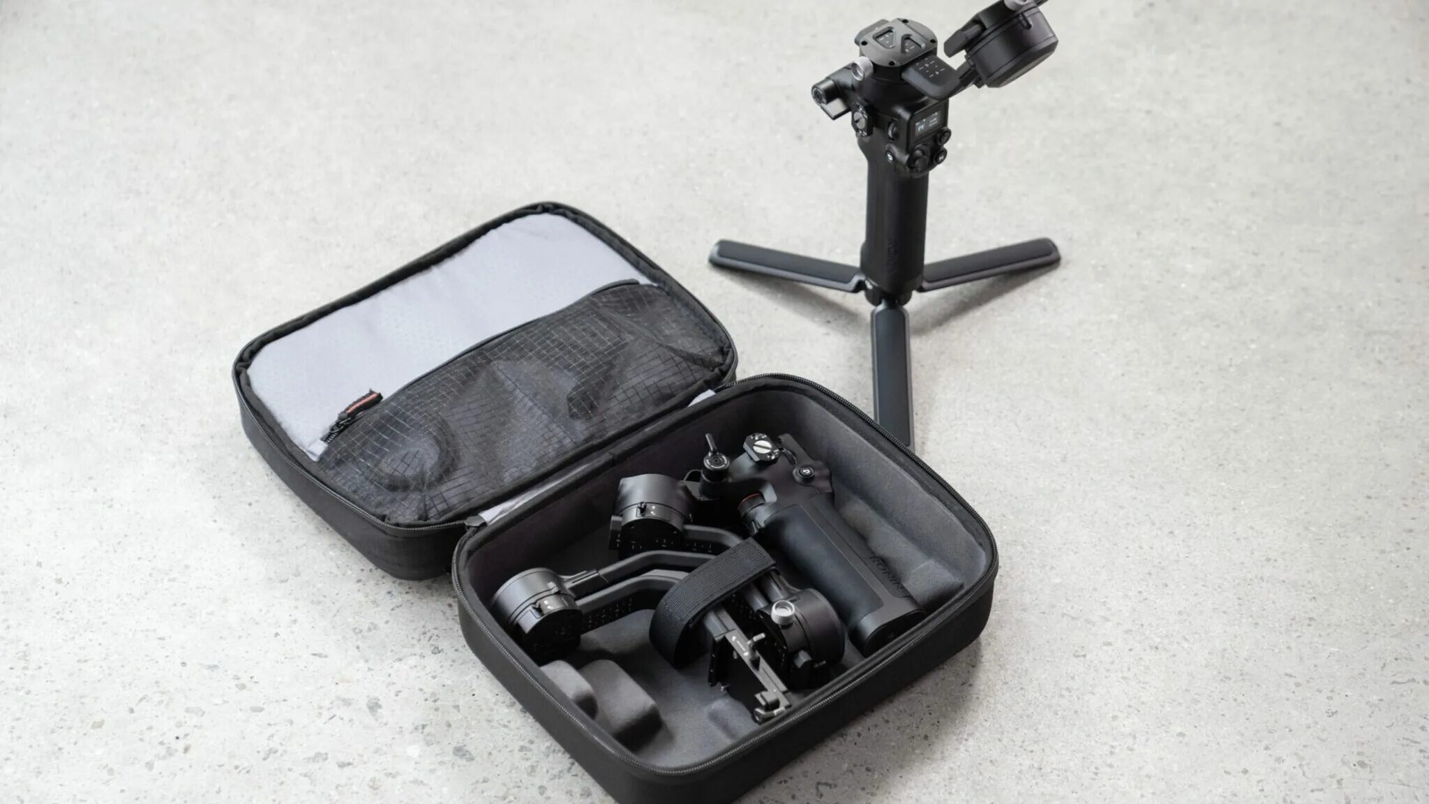 Приложение для стабилизатора dji. Стабилизатор Ronin RSC -2. DJI Ronin rsc2. DJI Ronin RSC 2 Pro Combo. Ronin rsc2 комплектация.