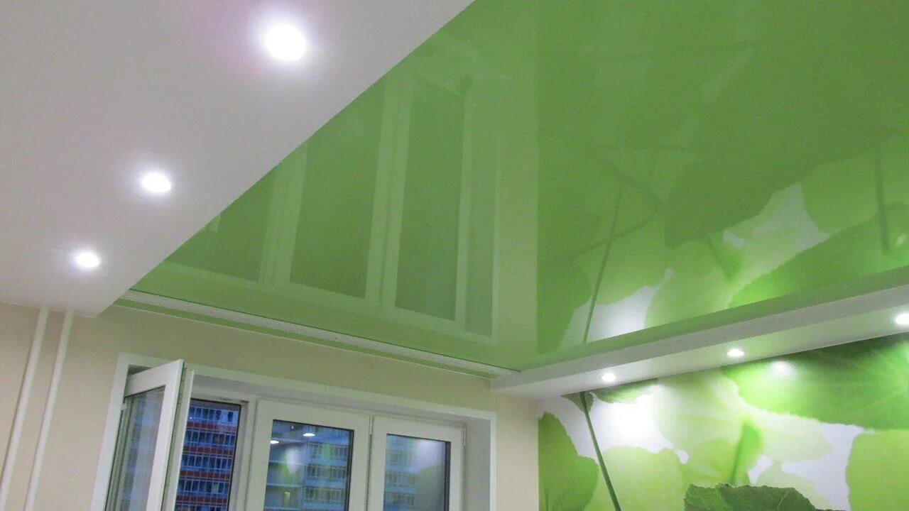 Установщик натяжных потолков. Натяжные потолки волгодонск цена с установкой. Тканевый натяжной потолок с узором. Двухуровневые натяжные потолки с фотопечатью и подсветкой. Натяжной потолок полукругом.