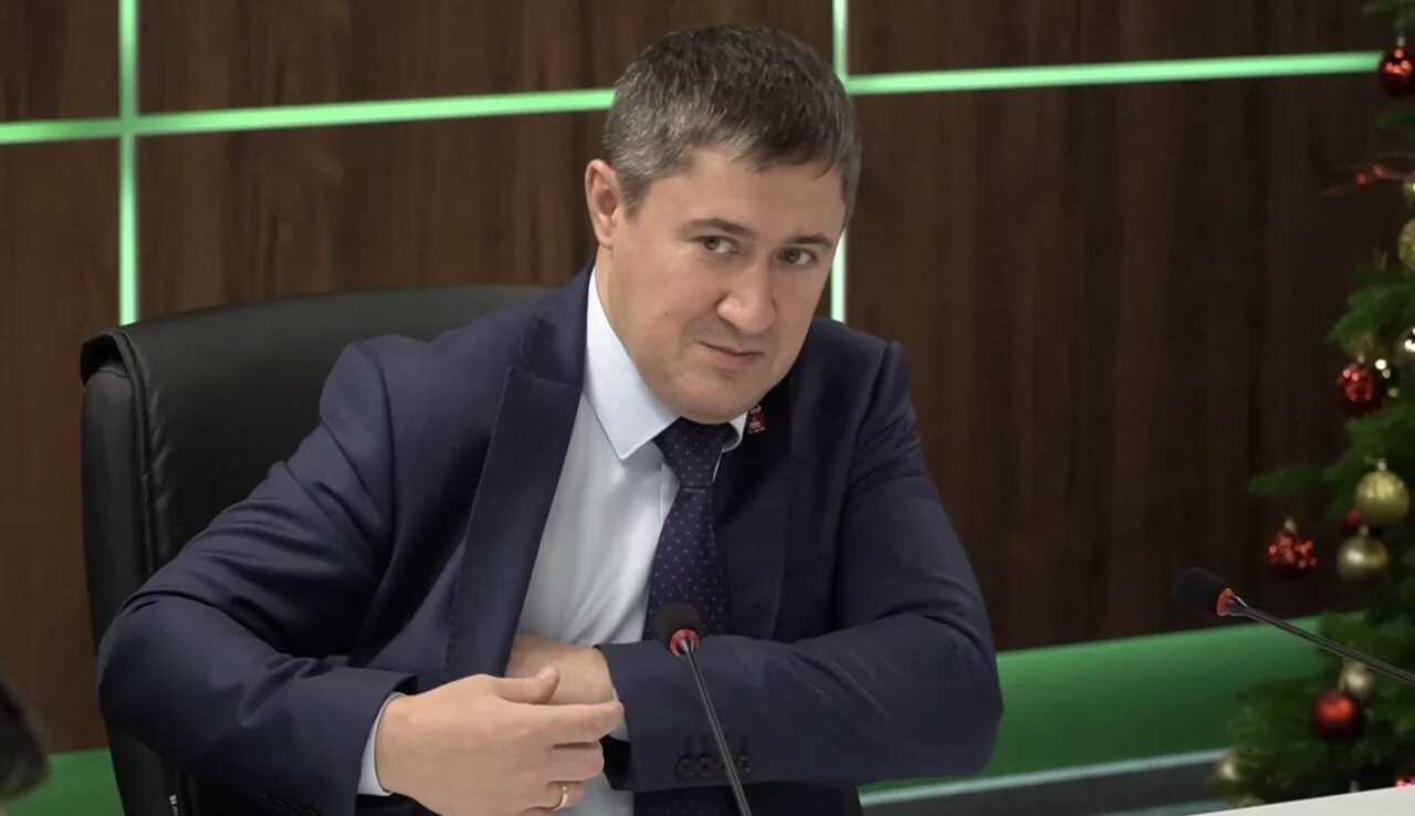 Губернатор пермского края пермь. Махонин губернатор пермского края. рбк пермь мэрия. губернатор пермского края фото. портрет махонина губернатора пермского края для детей.