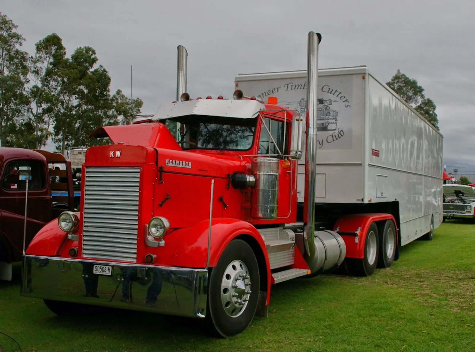 Американ грузовики. Американский грузовик Кенворт 9000. Kenworth 1956. Американские тягачи Кенворт. Kenworth 1940.