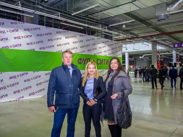 качества рабочего персонала. плохой начальник. встреча с клиентом. карикатура распределение денег. помощница в доме.