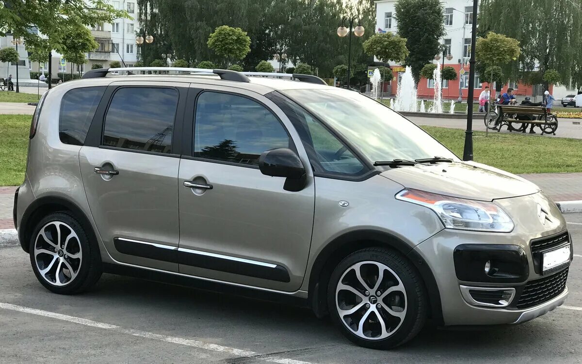 Ситроен с3 пикассо. Диск ситроен с3. Citroen c3 picasso 2012. Citroen c3 r16. Ситроен с3 хэтчбек.