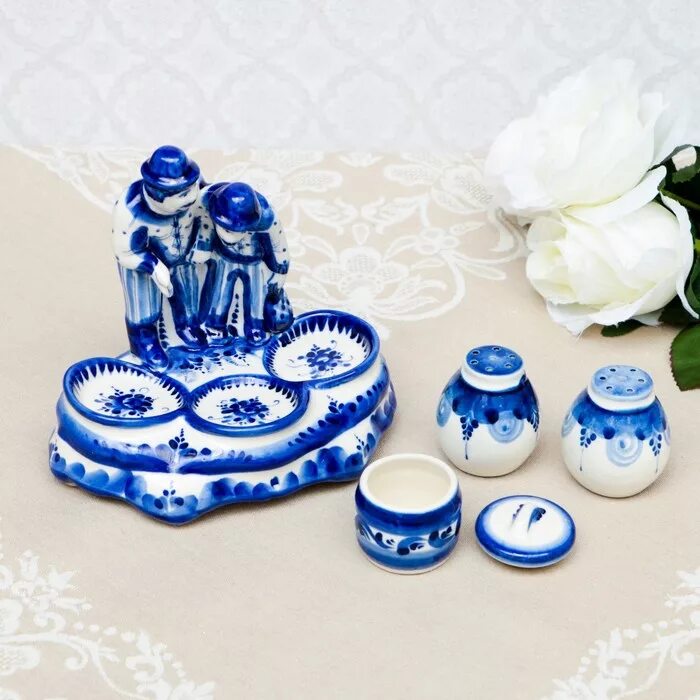 конфетница "ажурная" гжель. блюдце гжель. братья куликовы гжель. роспись гжель посуда. рулетница модерн гжель.