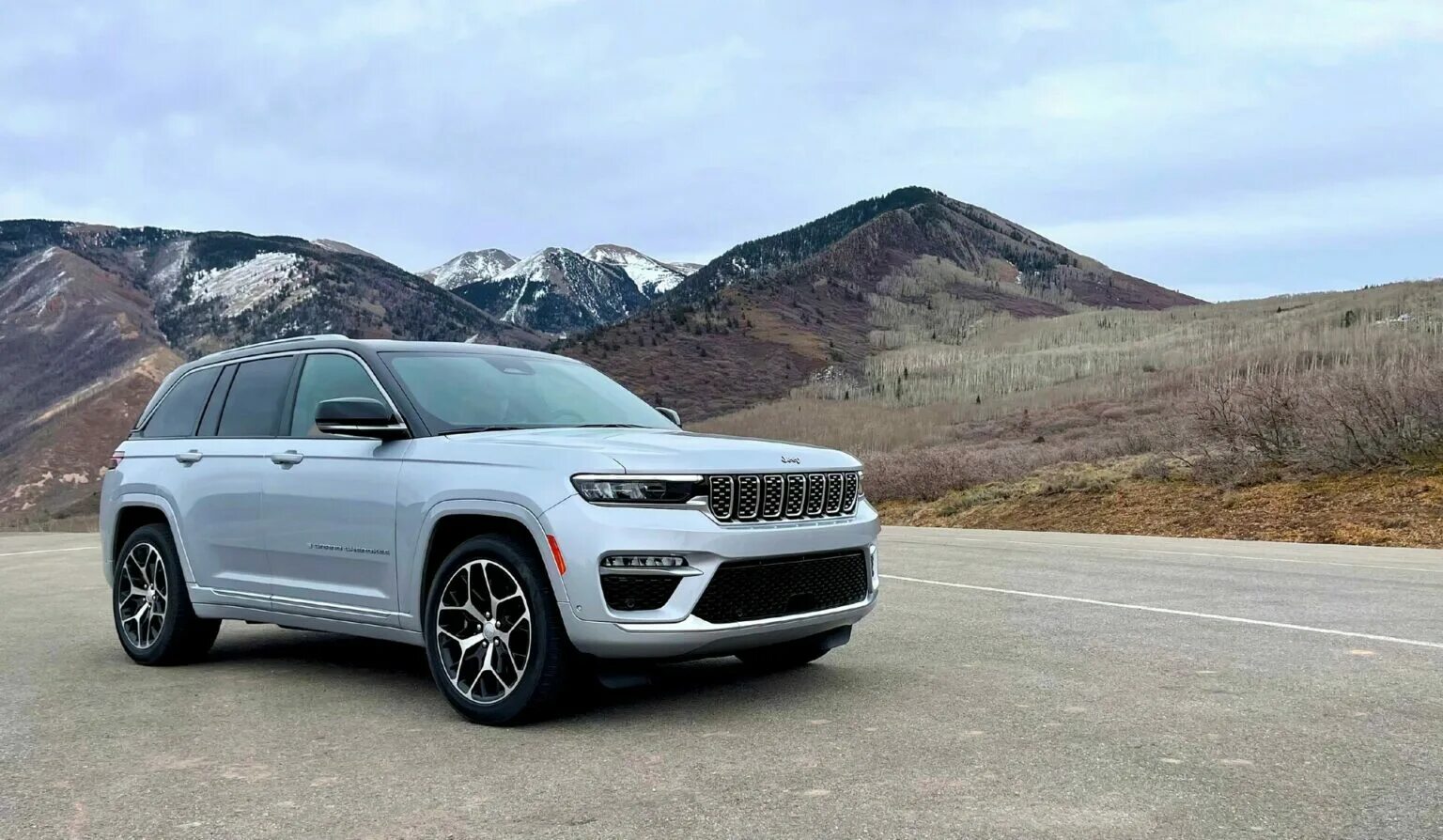 Jeep Grand Cherokee 2023. Jeep Grand Cherokee 2022. Джип Гранд Чероки 2022. Jeep Grand Cherokee Overland 2022.