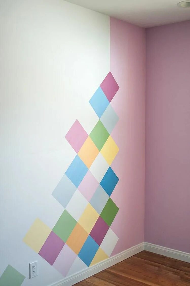 Разноцветные стены в комнате. Покраска угла стены. Покраска стены геометрическими фигурами. Покраска угла стены. Покраска угла стены.