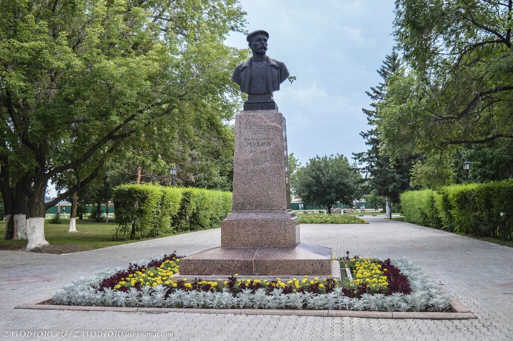 Город благовещенск муравьев амурский. Пограничник с собакой благовещенск. Н. Памятники благовещенска амурской. Памятники благовещенска.