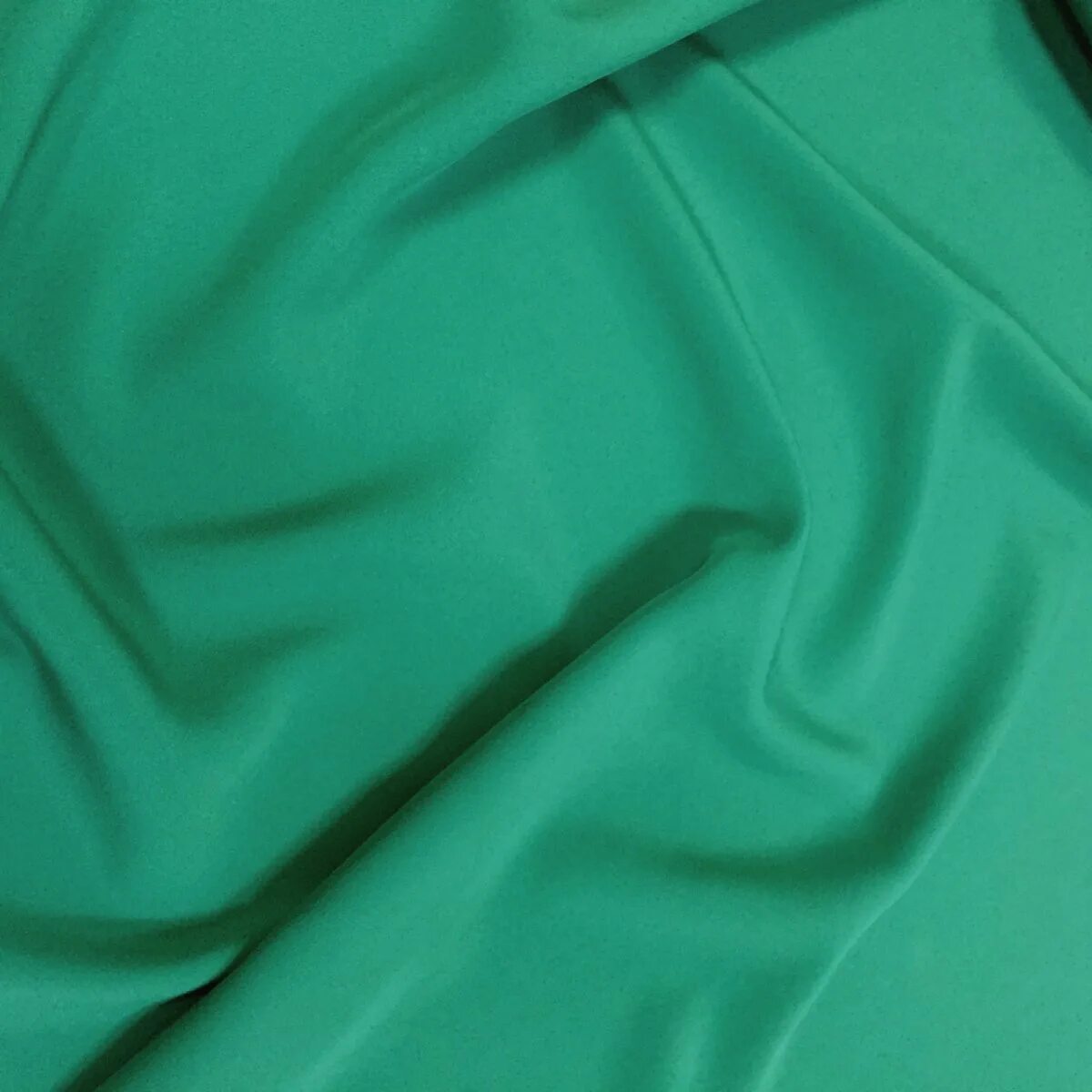 Ткань атлас изумруд. Изумруд цвет. Ткань тиси цв изумруд. Фукра шелк изумрудный. Изумрудный атлас ткань.