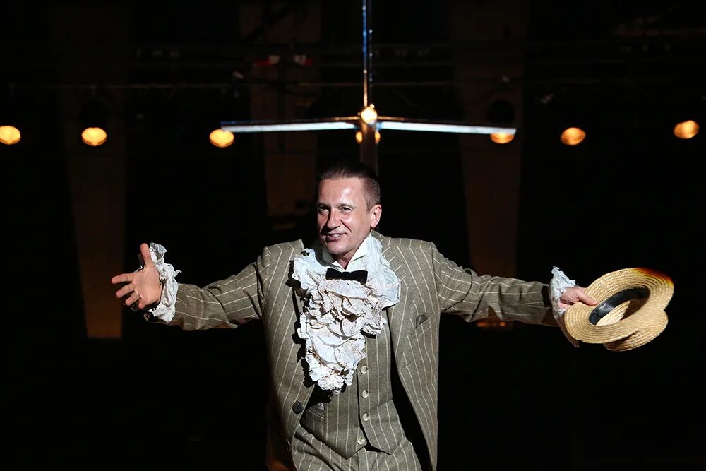 геша меньшиков. спектакль игроки театр ермоловой.