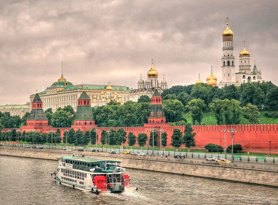 Москва река Кремль. Можайский Кремль и Москва река. Кремль вид с реки. От Москвы реки на Кремль.