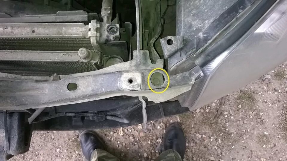 Removing the front bumper and flushing radiators Toyota RAV4