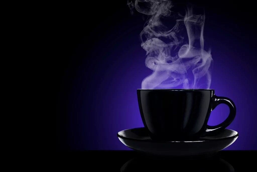 дым из кружки. пар от кофе. пар из чашки. дымок из чашки. дымок от чая.