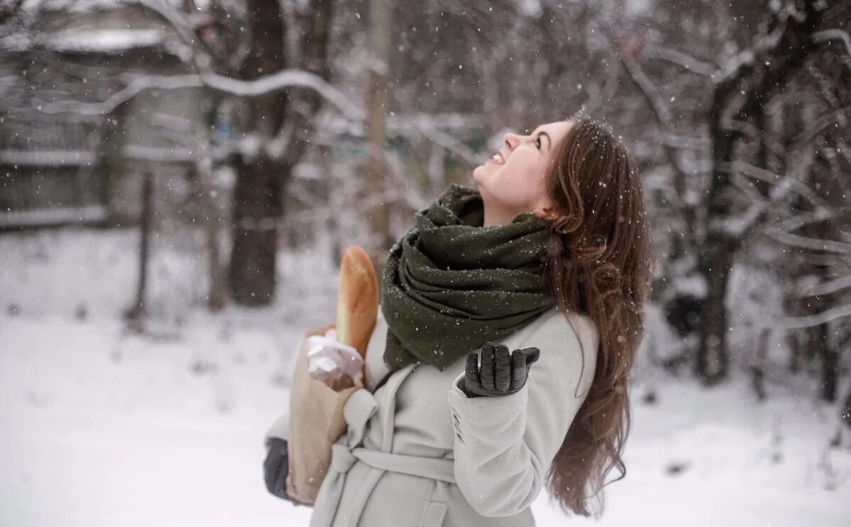 2 января девушка. Девушка зимой. фотосессия девушки зимой. девушки зимой на улице. девушка в парке зимой.