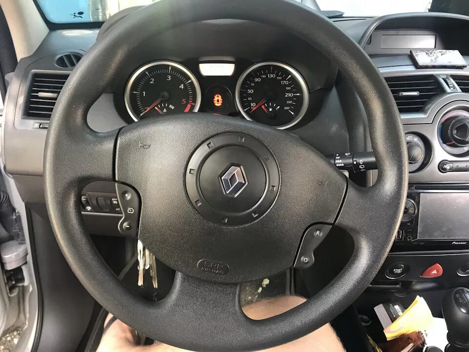 Установка круиз-контроля Megane 3 (врезка кнопок в руль, активация) - Renault Me