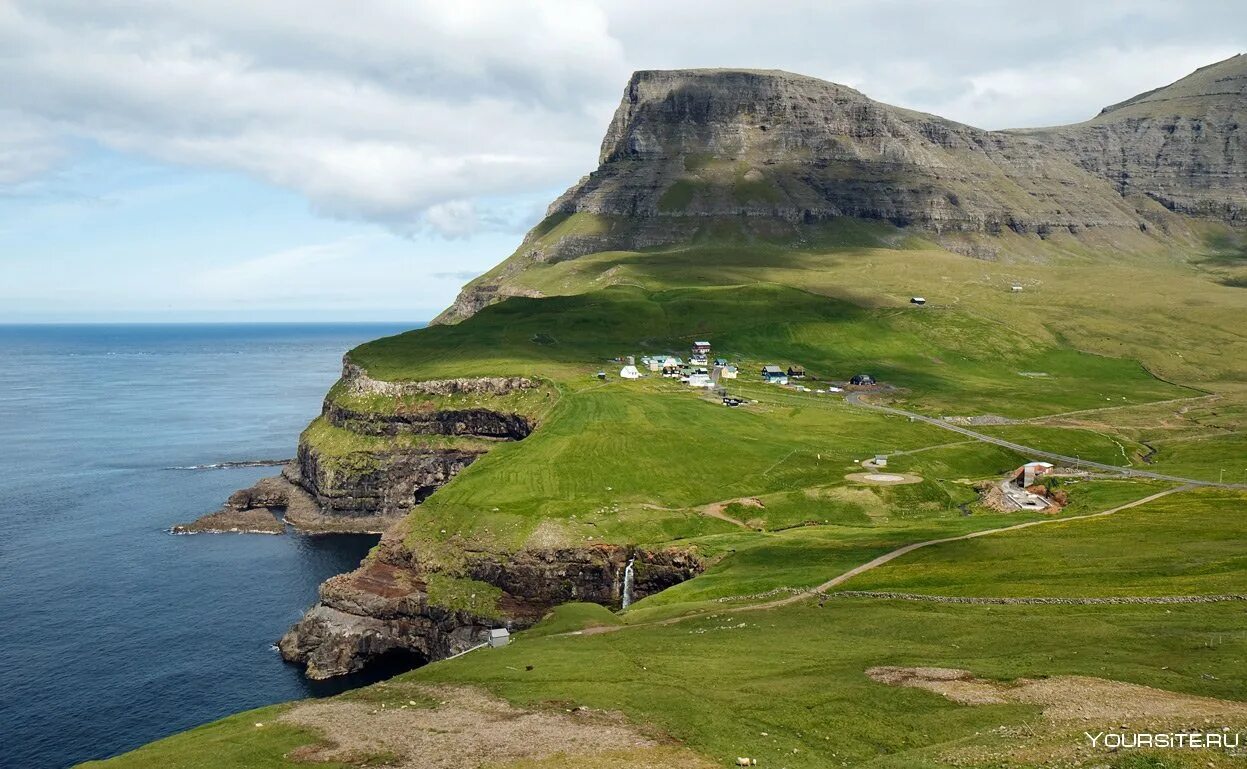 Самый большой остров в дании. Деревня Гасадалур, Фарерские острова. Вагар Фарерские острова. Остров Вагар Фарерские острова.