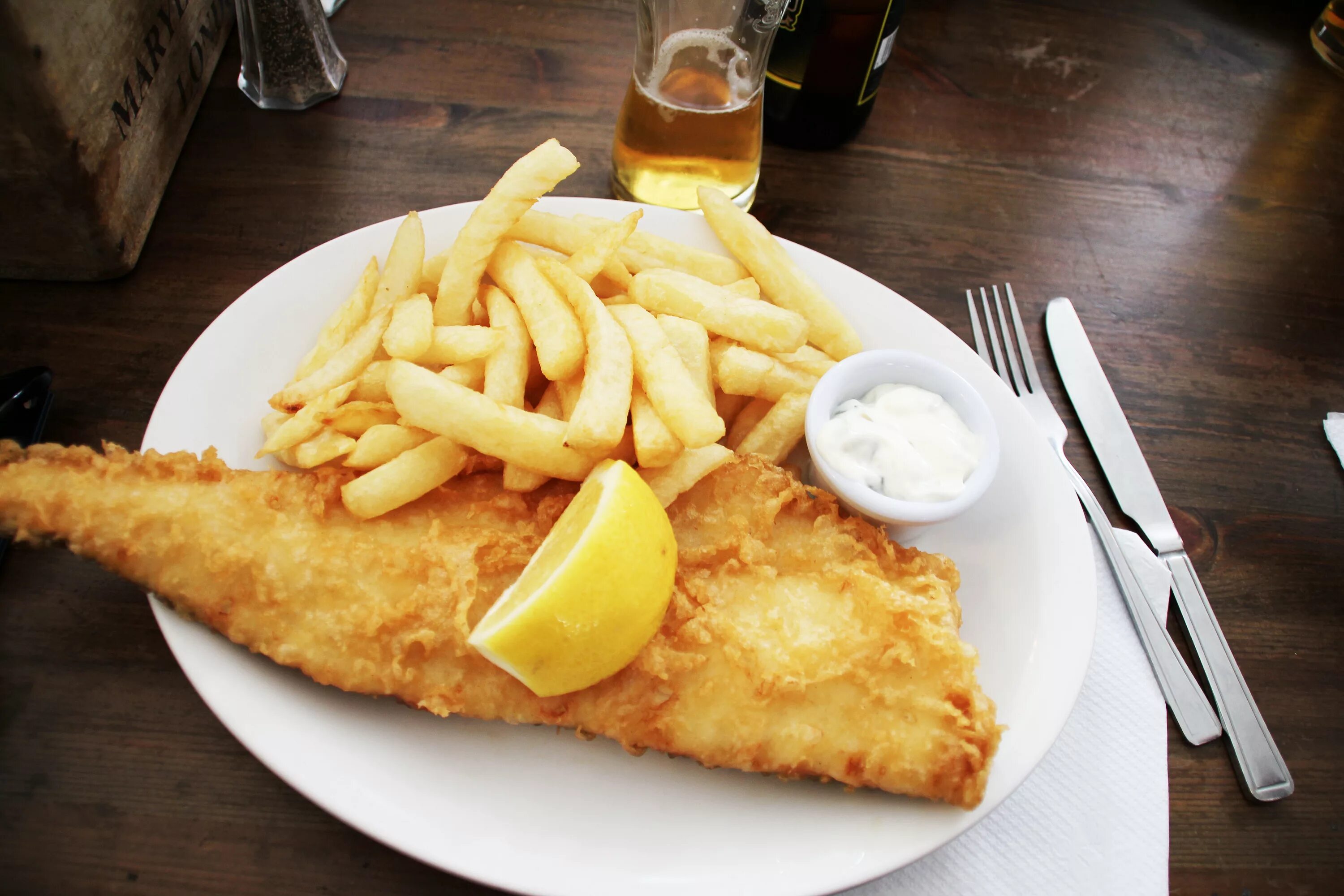 Фиш энд чипс. Beach and Chips. Чак энд чипс. Рыба в британии