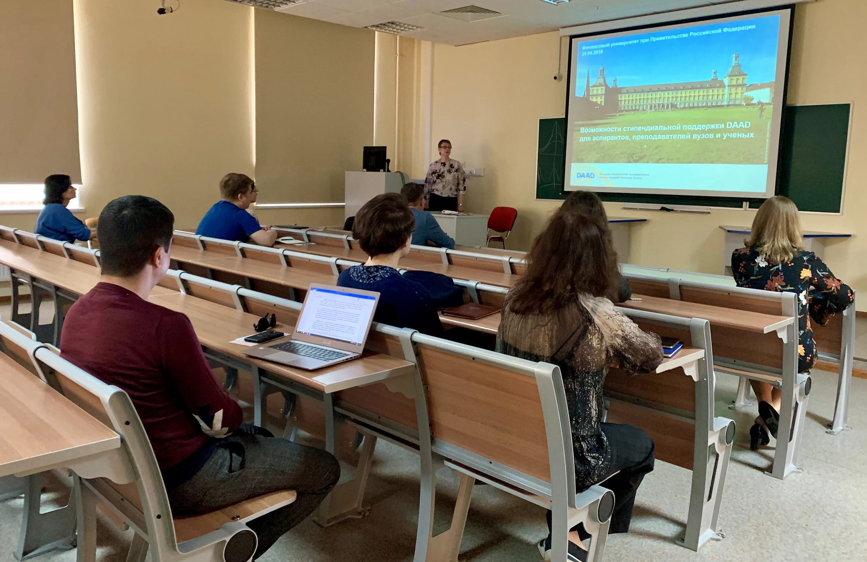 финансовый университет аудитории масловка. финансовый университет внутри. высшая школа информационных технологий в варшаве. финансовый университет аудитории. студенческая аудитория амфитеатр.