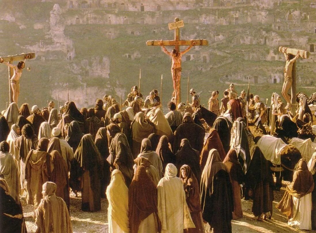 И стоял народ и смотрел. Голгофа Распятие Христа. Распятие Иисуса Христа Голгофа. Распятие Иисуса Христа на кресте в Иерусалиме.
