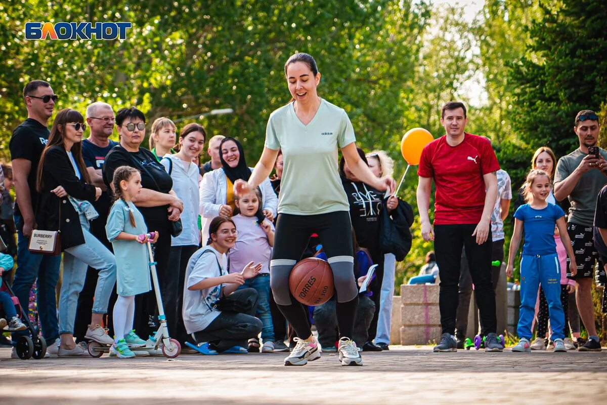 Спортивный праздник. Семейный спортивный праздник. Спорт в парке. Спортивные праздники послевоенные.