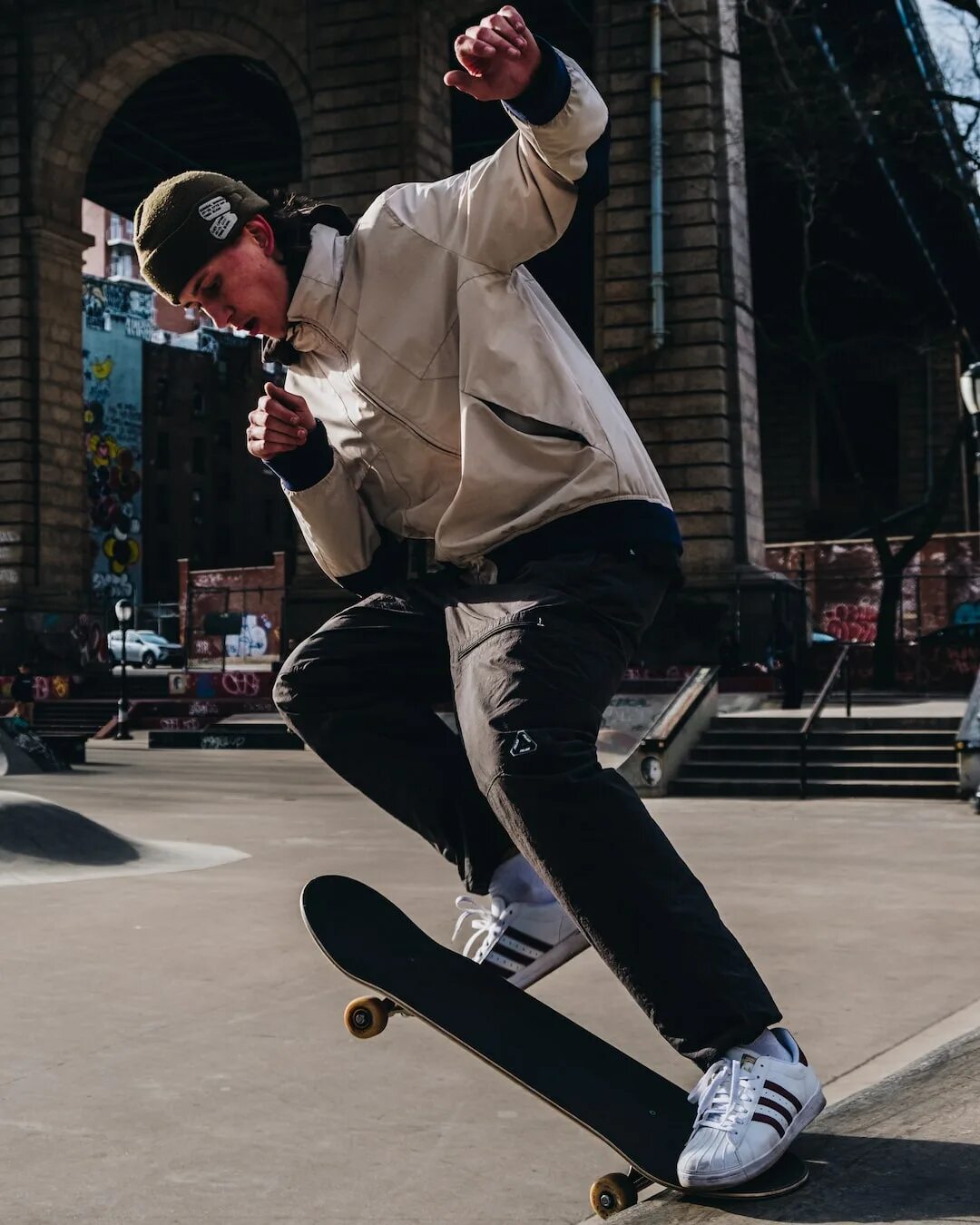Стиль skater. Штаны dickies skateboarding. Dickies скейтер. Стиль skater. Типичный скейтер.