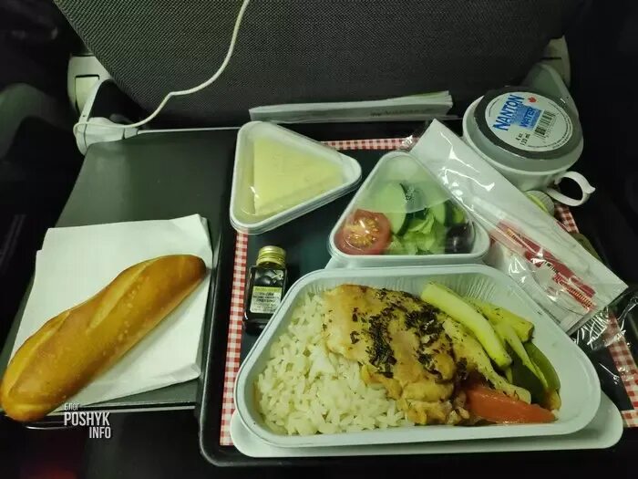 Победа можно ли еду. Меню в самолете. Еда в самолете Уральские авиалинии. Питание в самолёте раньше. Еда в самолете в Казани.