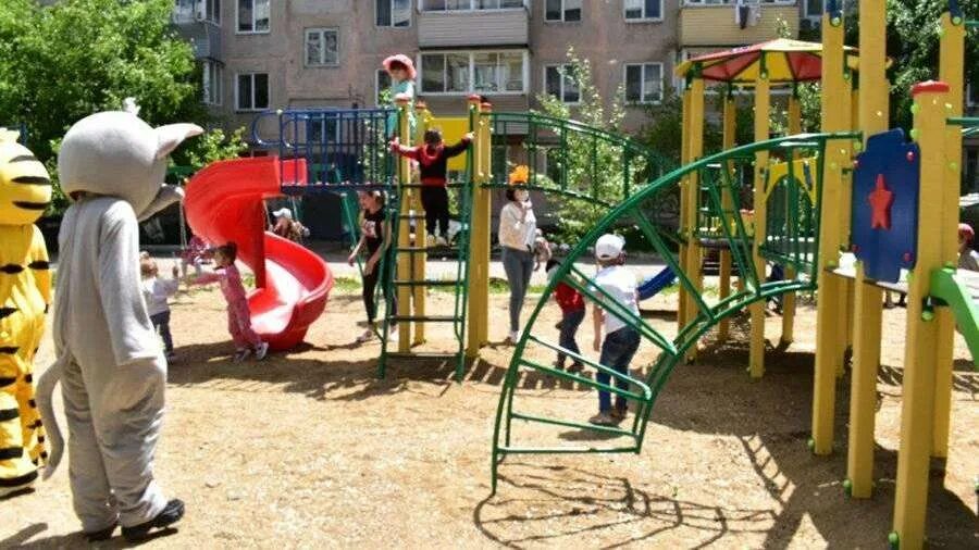 Детская площадка горец 2. Ограничения на детской площадке. Детские площадки. Спортивные элементы для детской площадки. Необычная детская площадка.