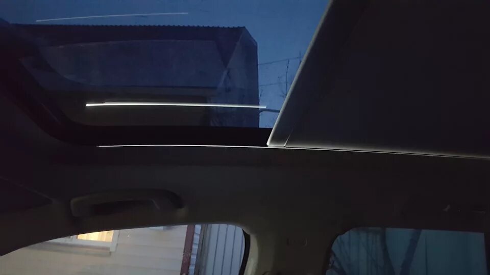Тигуан люк. Подсветка панорамной крыши Тигуан 2. Подсветка панорамы Тигуан 2021. Volkswagen Tiguan с панорамной крышей. Подсветка панорамы Тигуан 2.