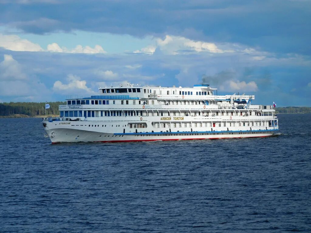 Теплоход в хвалынске. Теплоход лев толстой самара. Теплоход толстой 1989. Капитан пушкарев теплоход. Теплоход лев толстой самара.