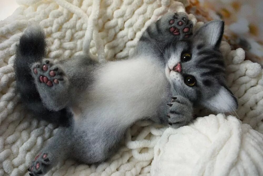 Сухое валяние. Валяные котята из шерсти. Валяние из шерсти игрушки. Валяный котенок. Валяный котенок.