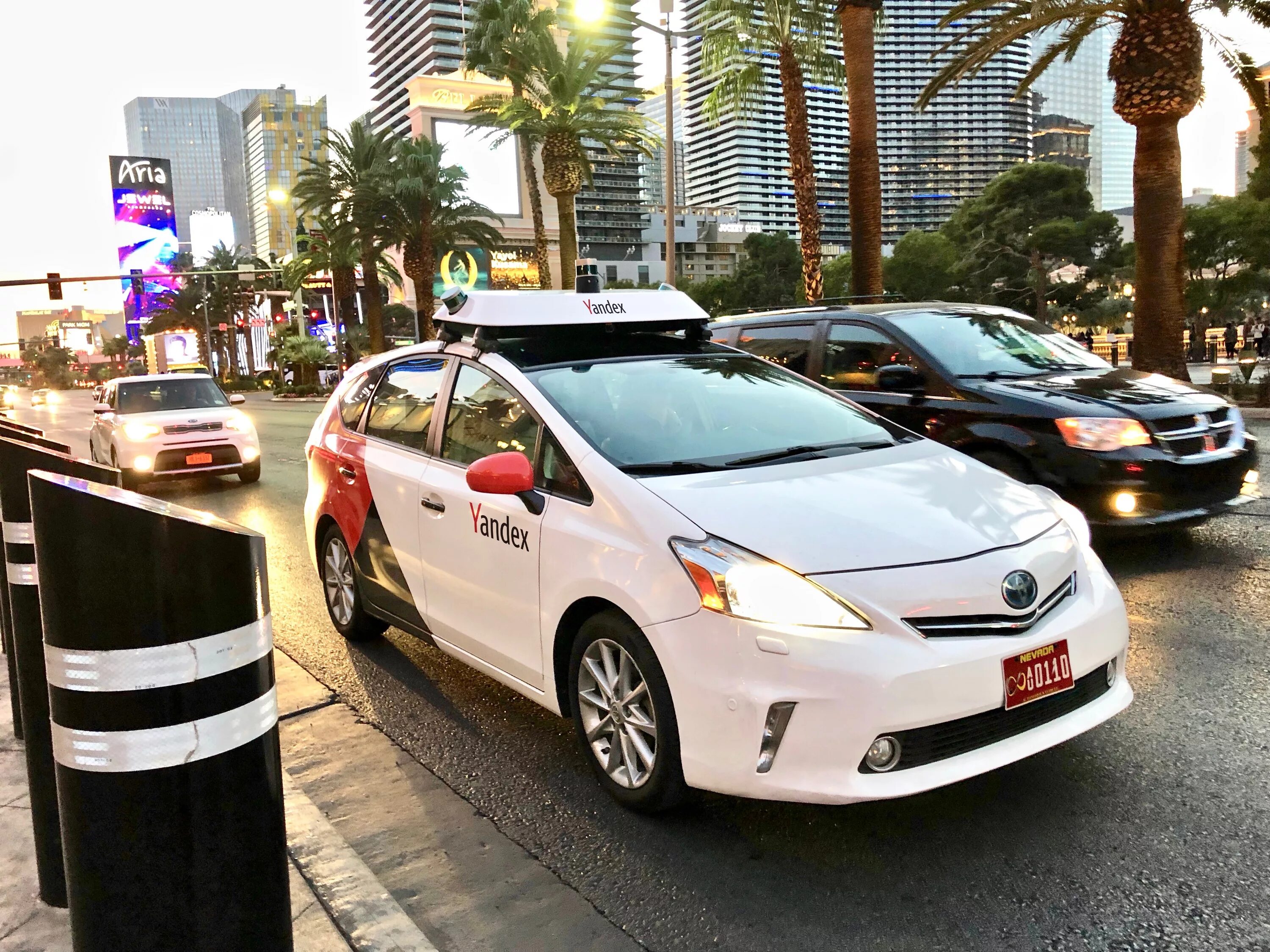 Гифка такси. You drive taxi. Движение автомобиля анимация. Международный день таксиста. Беспилотное такси в америке.
