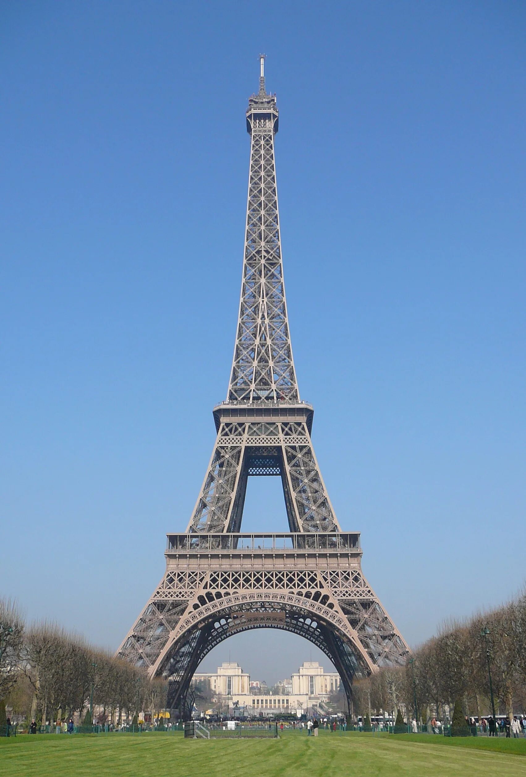 Лувр и Эйфелева башня. Эйфелева башня в Нью-Йорке. Достопримечательности Парижа.